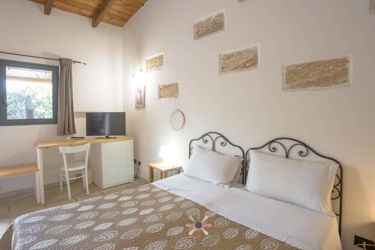 Agriturismo Tenuta Margherita Торре-Лапилло Экстерьер фото